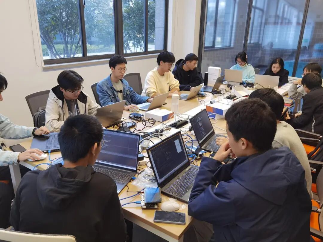 2025华科开放原子开源俱乐部招新帖_003.jpg